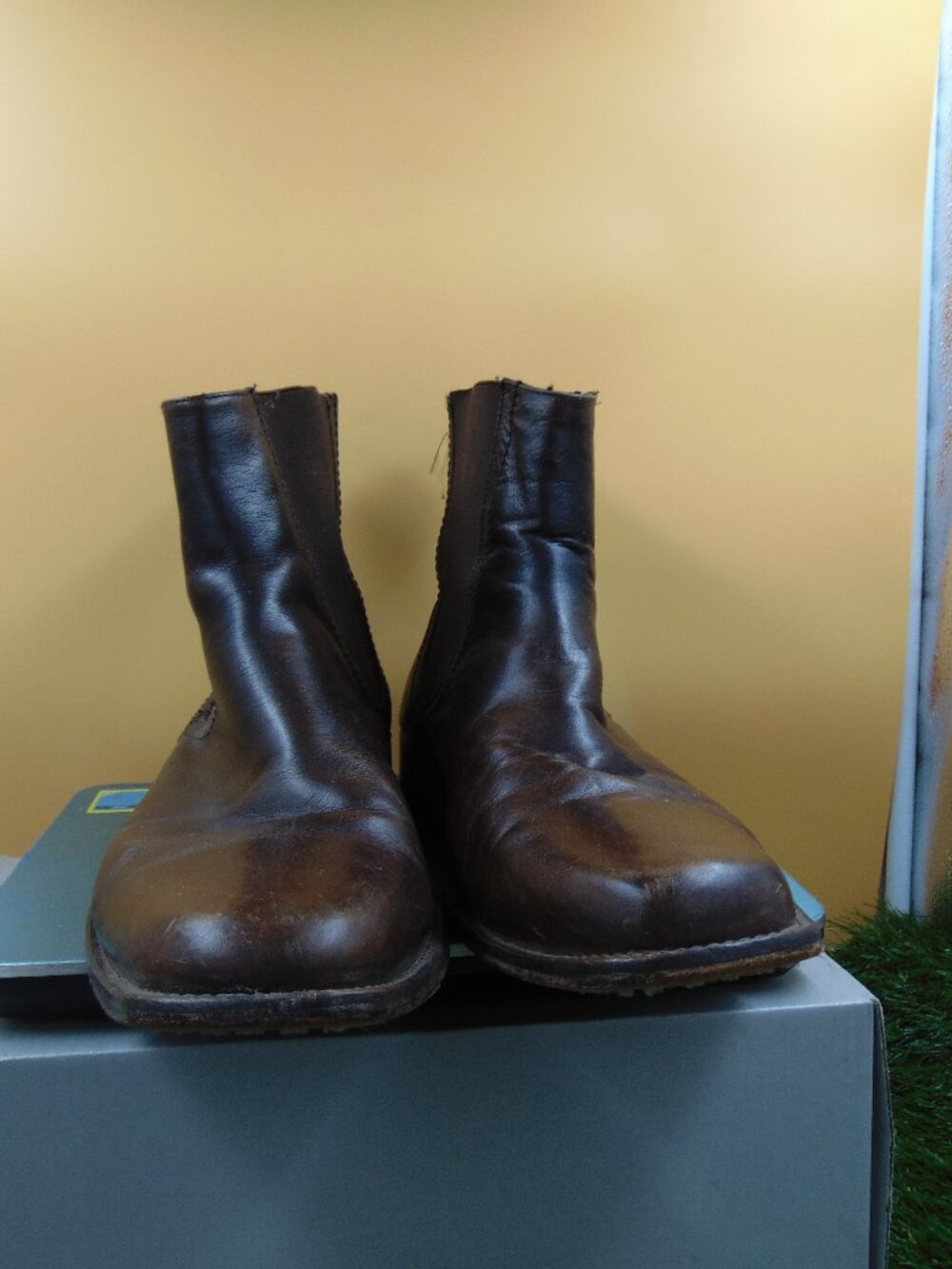 Frye Men' Brown Suede Classic Round Toe Pull-On Ankle Chelsea Boots Size 13D